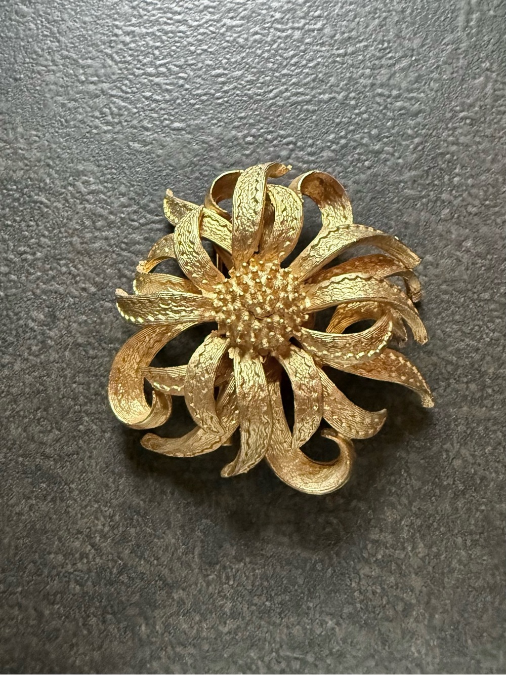 Antique Textured Gold Sunflower Brooch - Picture 2 of 6